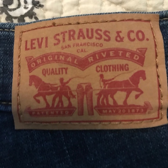 Dark rinse Levi's Bermuda shorts - Picture 5 of 6